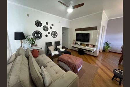 Casa à venda com 246m², 3 quartos e 3 vagasSala