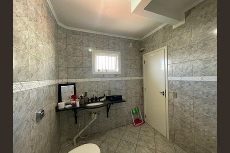 Casa à venda com 246m², 3 quartos e 3 vagasBanheiro 2