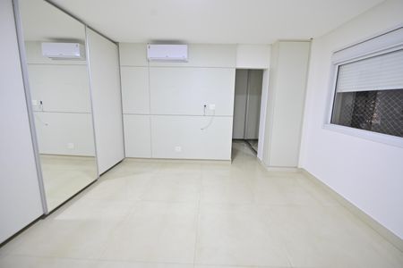 Apartamento para alugar com 215m², 4 quartos e 3 vagas Apartamento para alugar com 215m², 4 quartos e 3 vagasSuíte 4