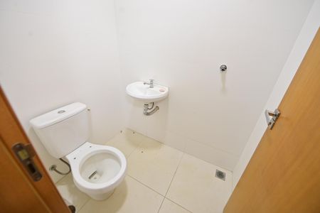 Apartamento para alugar com 215m², 4 quartos e 3 vagas Apartamento para alugar com 215m², 4 quartos e 3 vagasBanheiro de Serviço