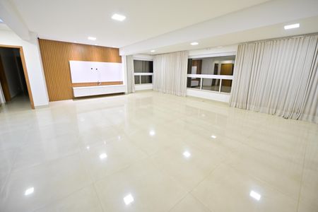 Apartamento para alugar com 215m², 4 quartos e 3 vagas Apartamento para alugar com 215m², 4 quartos e 3 vagasSala