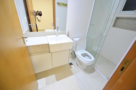 Apartamento para alugar com 215m², 4 quartos e 3 vagas Apartamento para alugar com 215m², 4 quartos e 3 vagasBanheiro da Suíte 2