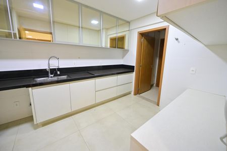 Apartamento para alugar com 215m², 4 quartos e 3 vagas Apartamento para alugar com 215m², 4 quartos e 3 vagasCozinha