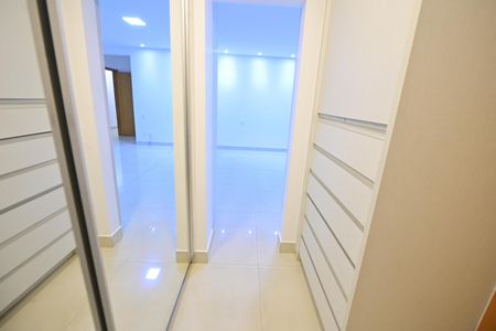 Apartamento para alugar com 215m², 4 quartos e 3 vagas Apartamento para alugar com 215m², 4 quartos e 3 vagasCloset da Suíte 4