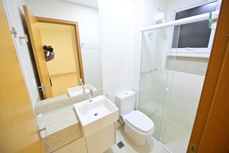 Apartamento para alugar com 215m², 4 quartos e 3 vagas Apartamento para alugar com 215m², 4 quartos e 3 vagasBanheiro da Suíte 1