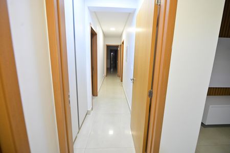 Apartamento para alugar com 215m², 4 quartos e 3 vagas Apartamento para alugar com 215m², 4 quartos e 3 vagasCorredor