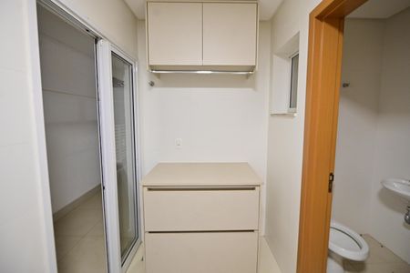 Apartamento para alugar com 215m², 4 quartos e 3 vagas Apartamento para alugar com 215m², 4 quartos e 3 vagasÁrea de Serviço