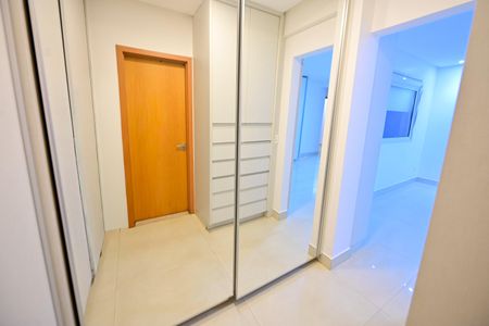 Apartamento para alugar com 215m², 4 quartos e 3 vagas Apartamento para alugar com 215m², 4 quartos e 3 vagasCloset da Suíte 4