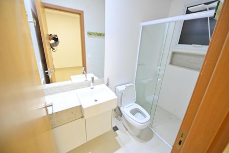 Apartamento para alugar com 215m², 4 quartos e 3 vagas Apartamento para alugar com 215m², 4 quartos e 3 vagasBanheiro da Suíte 2