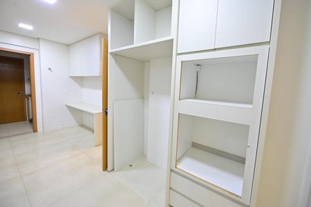 Apartamento para alugar com 215m², 4 quartos e 3 vagas Apartamento para alugar com 215m², 4 quartos e 3 vagasDespensa