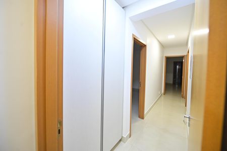 Apartamento para alugar com 215m², 4 quartos e 3 vagas Apartamento para alugar com 215m², 4 quartos e 3 vagasCorredor