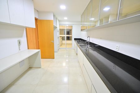 Apartamento para alugar com 215m², 4 quartos e 3 vagas Apartamento para alugar com 215m², 4 quartos e 3 vagasCozinha