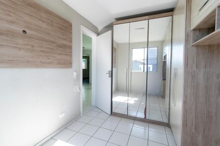 Quarto 2 de apartamento para alugar com 2 quartos, 50m² em Sítio Cercado, Curitiba