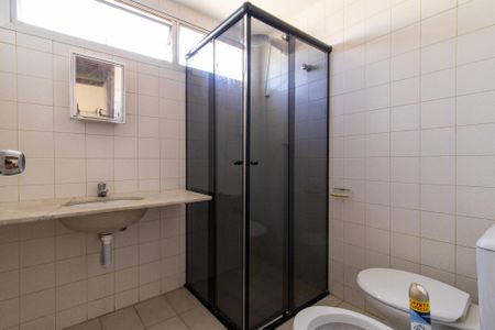Banheiro Social de apartamento para alugar com 1 quarto, 61m² em Cambuí, Campinas