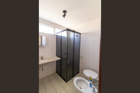 Banheiro Social de apartamento para alugar com 1 quarto, 61m² em Cambuí, Campinas