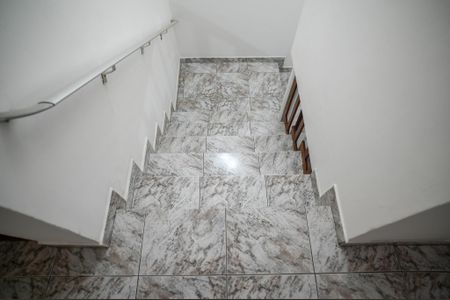 Casa à venda com 130m², 3 quartos e 2 vagas Casa à venda com 130m², 3 quartos e 2 vagasEscada