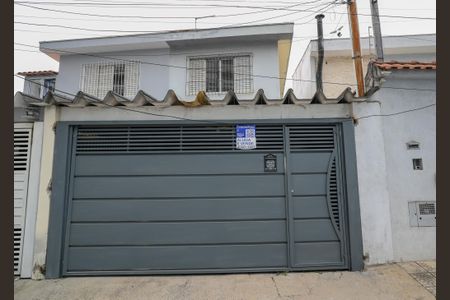 Casa à venda com 130m², 3 quartos e 2 vagas Casa à venda com 130m², 3 quartos e 2 vagasFachada