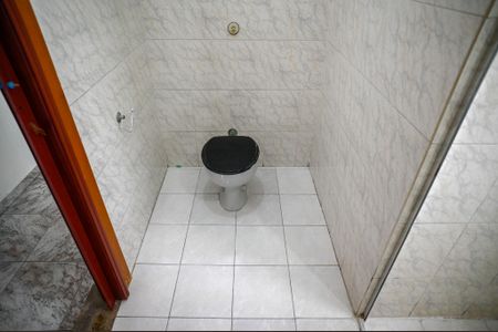 Casa à venda com 130m², 3 quartos e 2 vagas Casa à venda com 130m², 3 quartos e 2 vagasBanheiro da Suíte