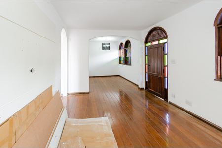 Casa para alugar com 120m², 3 quartos e 2 vagas Casa para alugar com 120m², 3 quartos e 2 vagasSala