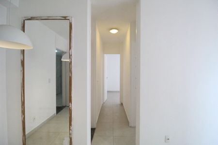 Sala - Corredor de apartamento para alugar com 2 quartos, 45m² em Jacarepaguá, Rio de Janeiro