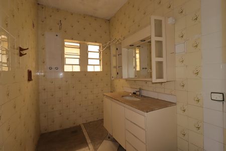 Banheiro de casa à venda com 2 quartos, 180m² em Vila Alzira, Santo André