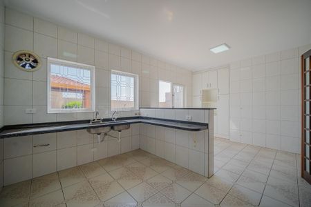 Casa à venda com 340m², 5 quartos e 6 vagas Casa à venda com 340m², 5 quartos e 6 vagasCozinha