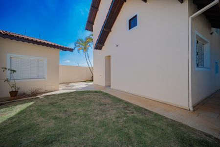 Casa à venda com 340m², 5 quartos e 6 vagas Casa à venda com 340m², 5 quartos e 6 vagasQuintal