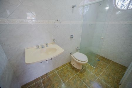 Casa à venda com 340m², 5 quartos e 6 vagas Casa à venda com 340m², 5 quartos e 6 vagasBanheiro 3