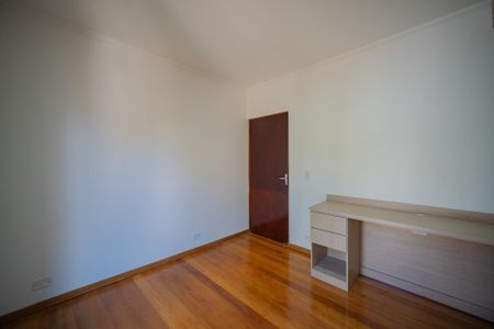 Casa à venda com 340m², 5 quartos e 6 vagas Casa à venda com 340m², 5 quartos e 6 vagasQuarto 3