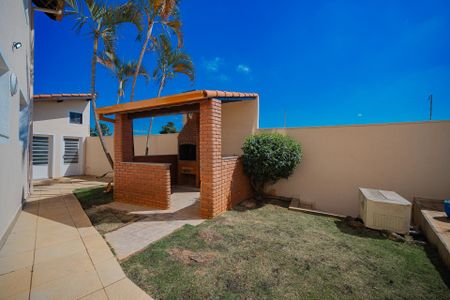 Casa à venda com 340m², 5 quartos e 6 vagas Casa à venda com 340m², 5 quartos e 6 vagasChurrasqueira