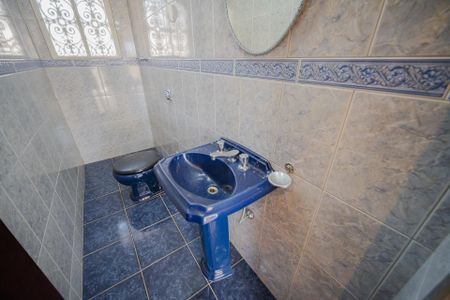 Casa à venda com 340m², 5 quartos e 6 vagas Casa à venda com 340m², 5 quartos e 6 vagasBanheiro 4