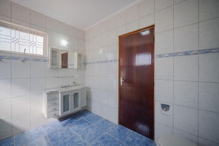 Casa à venda com 340m², 5 quartos e 6 vagas Casa à venda com 340m², 5 quartos e 6 vagasBanheiro 1