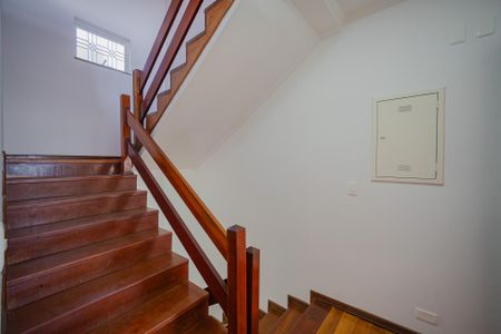 Casa à venda com 340m², 5 quartos e 6 vagas Casa à venda com 340m², 5 quartos e 6 vagasCorredor