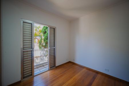 Casa à venda com 340m², 5 quartos e 6 vagas Casa à venda com 340m², 5 quartos e 6 vagasQuarto 3