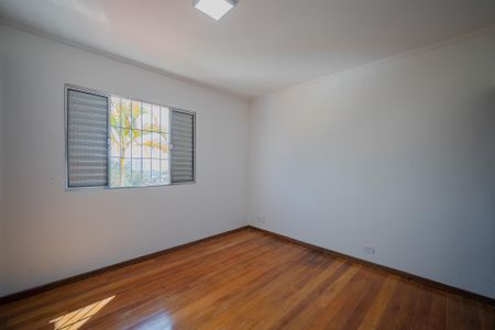 Casa à venda com 340m², 5 quartos e 6 vagas Casa à venda com 340m², 5 quartos e 6 vagasQuarto 4