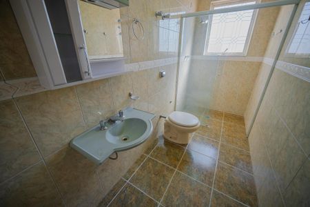 Casa à venda com 340m², 5 quartos e 6 vagas Casa à venda com 340m², 5 quartos e 6 vagasBanheiro 2