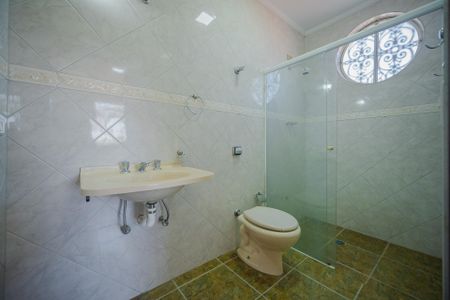 Casa à venda com 340m², 5 quartos e 6 vagas Casa à venda com 340m², 5 quartos e 6 vagasBanheiro 3