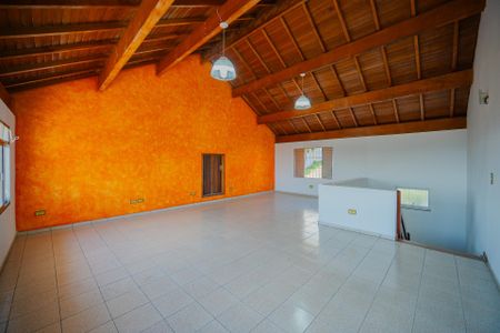 Casa à venda com 340m², 5 quartos e 6 vagas Casa à venda com 340m², 5 quartos e 6 vagasSotão