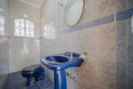 Casa à venda com 340m², 5 quartos e 6 vagas Casa à venda com 340m², 5 quartos e 6 vagasBanheiro 4