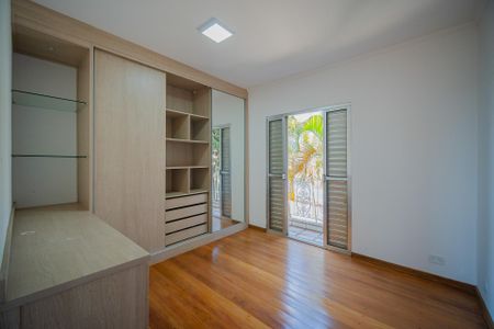 Casa à venda com 340m², 5 quartos e 6 vagas Casa à venda com 340m², 5 quartos e 6 vagasQuarto 3