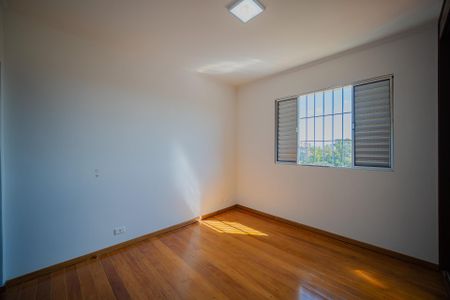 Casa à venda com 340m², 5 quartos e 6 vagas Casa à venda com 340m², 5 quartos e 6 vagasQuarto 2