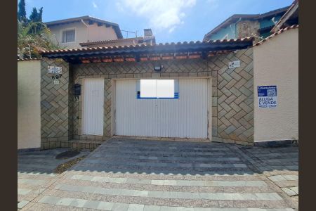 Casa à venda com 340m², 5 quartos e 6 vagas Casa à venda com 340m², 5 quartos e 6 vagasFachada