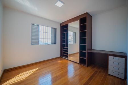 Casa à venda com 340m², 5 quartos e 6 vagas Casa à venda com 340m², 5 quartos e 6 vagasQuarto 2