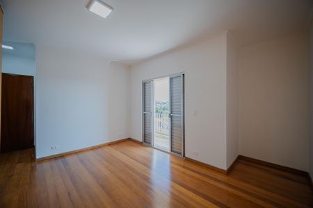 Casa à venda com 340m², 5 quartos e 6 vagas Casa à venda com 340m², 5 quartos e 6 vagasQuarto 1