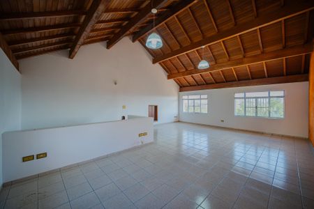 Casa à venda com 340m², 5 quartos e 6 vagas Casa à venda com 340m², 5 quartos e 6 vagasSotão