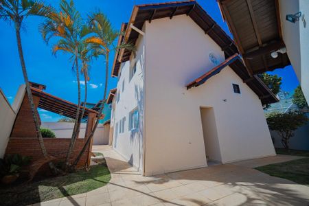 Casa à venda com 340m², 5 quartos e 6 vagas Casa à venda com 340m², 5 quartos e 6 vagasFachada do bloco