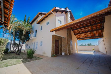 Casa à venda com 340m², 5 quartos e 6 vagas Casa à venda com 340m², 5 quartos e 6 vagasGaragem