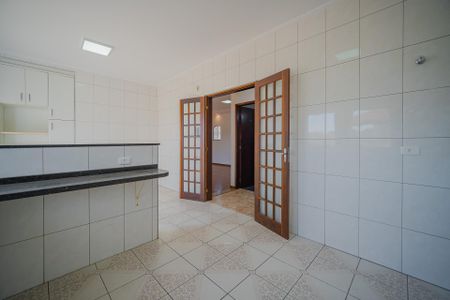 Casa à venda com 340m², 5 quartos e 6 vagas Casa à venda com 340m², 5 quartos e 6 vagasCozinha