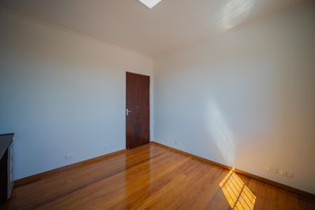 Casa à venda com 340m², 5 quartos e 6 vagas Casa à venda com 340m², 5 quartos e 6 vagasQuarto 2