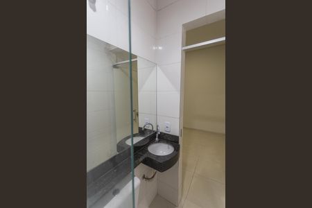 Banheiro Social de kitnet/studio para alugar com 1 quarto, 20m² em Santo Andre, Belo Horizonte